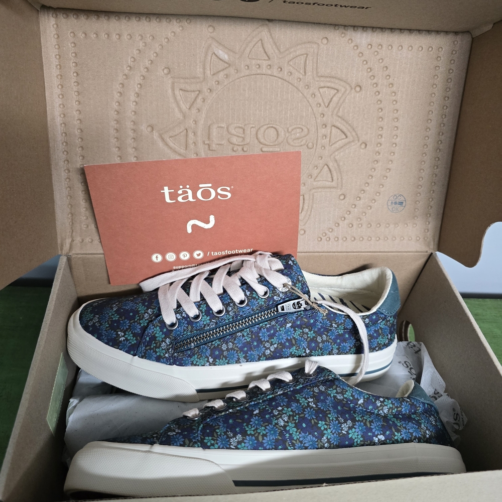 New In Box...Taos Footwear Women's Blue Floral Sneakers